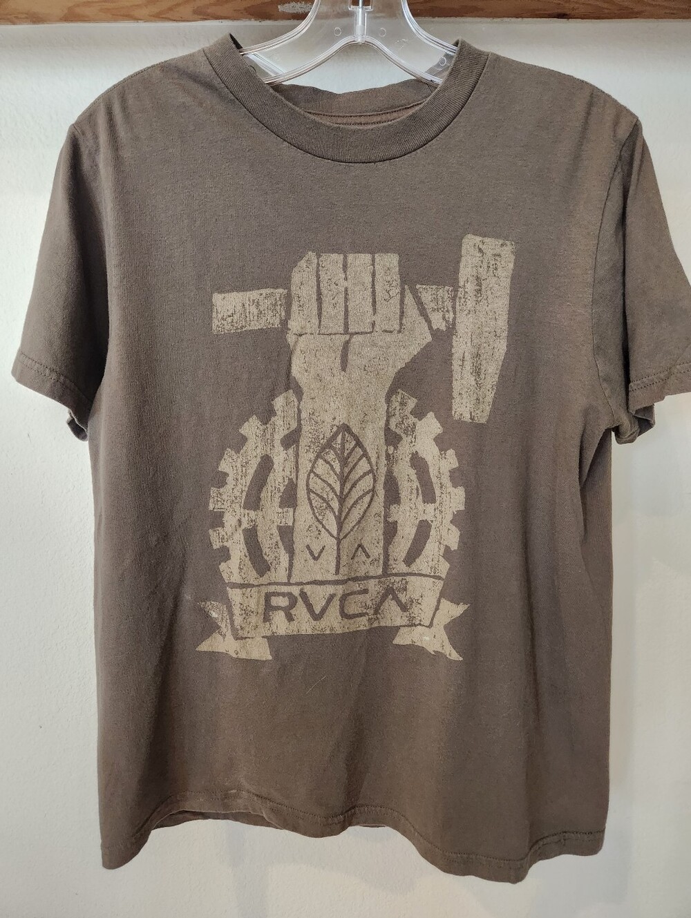 Young Men's RVCA Brown Short-Sleeve Graphic Tee with Hammer Motifyoung